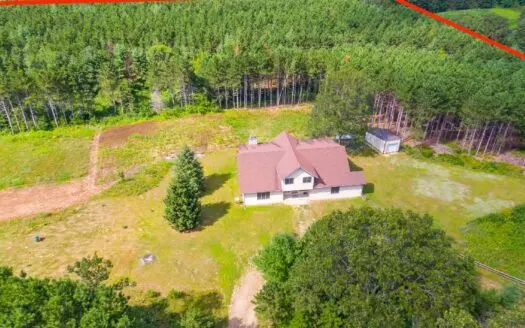 Home and 10 Acres in the Countryside Of Adams County