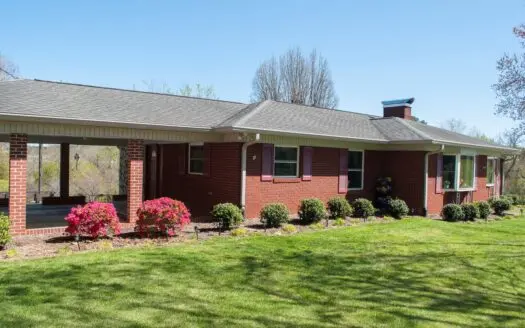 3bed/3bath Home with Full Basement for Sale in Caldwell Coun