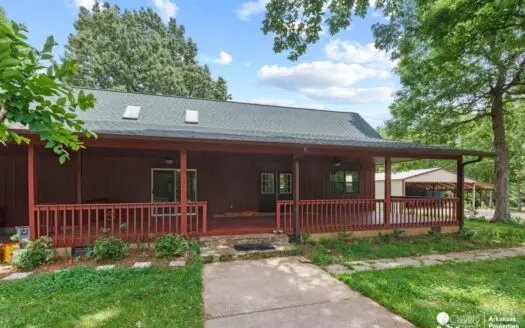 Country Home in Arkansas with Shop