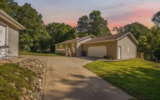 Well Maintained 2 Bed, 2.5 Bath Ranch Walk-out Home