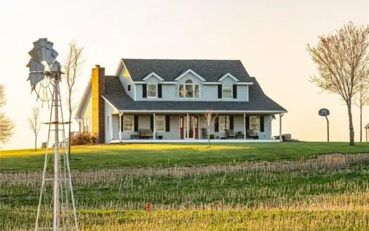 Country Home on 40 Acres – Lodge, Outbuildings, Ponds