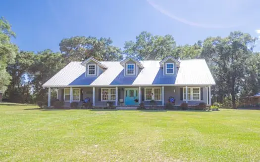 Ranch Style Home with Horse Barn on 8 Acres in Fort White Fl