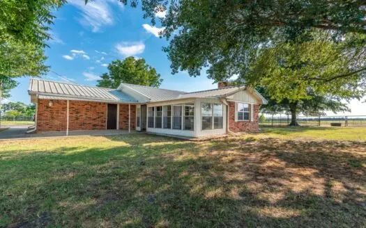Country Home with Acreage in Blossom Tx