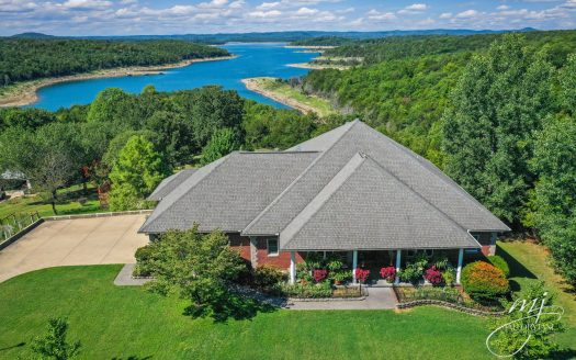 Lake Front Home for Sale Near Mountain Home, Arkansas