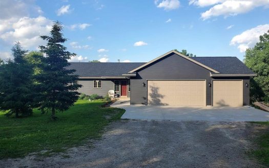Home for Sale in Waupaca, Wi
