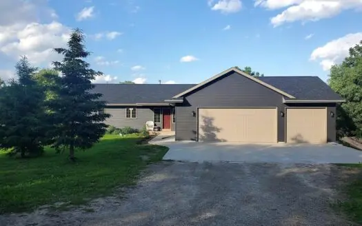 Home for Sale in Waupaca, Wi