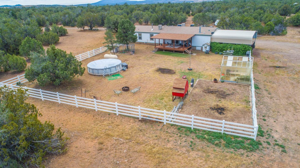 large-home-with-large-workshop-garage-for-sale-has-well