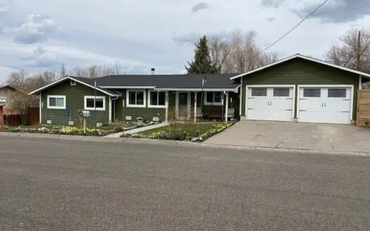 3bed/2bath 1944 Sq.ft Home with Large Yard.