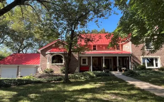 Historic Home on 10 Acres Near Kansas City, Mo