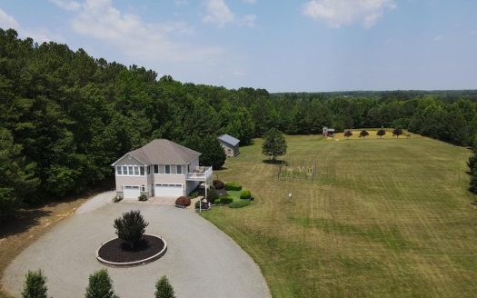 Country Living off Road Minutes to Buggs Island Lake, Va