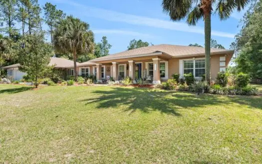 Home with a Pool – Trenton Florida!