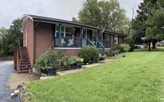 Country Home for Sale in Maury County, Tennessee