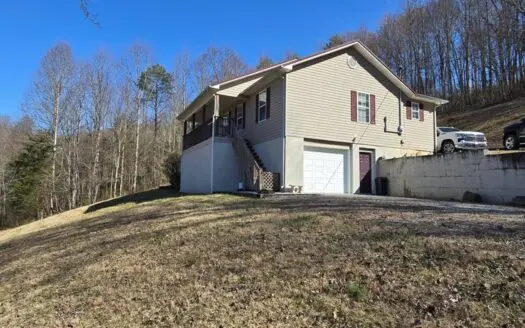 3 BR 2 Bath Home For Sale In Hancock County Tennessee on 1 acre