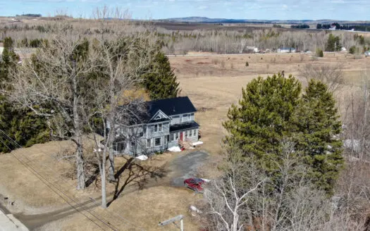 Beautiful Victorian Farmhouse in Presque Isle Maine!