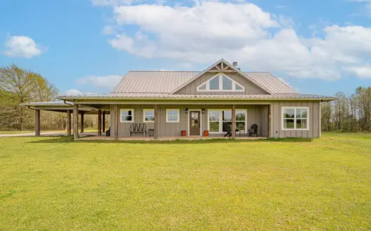 Winnsboro – Wood County Texas – 4/3 Country Home on 35 Acres + 2/1 in the 50×50 Shop