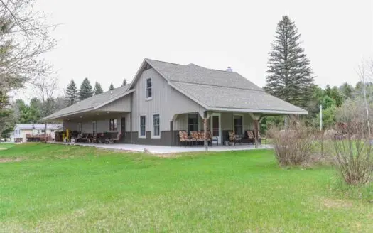 Country Home For Sale in Iola WI