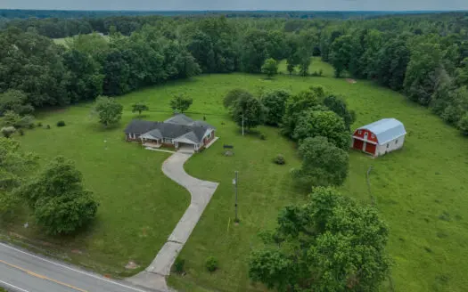 For Sale: Tennessee Country Home on 7.5 acre Mini-Farm!