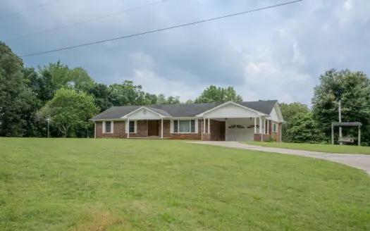 For Sale: Tennessee Country Home on 7.5 acre Mini-Farm!