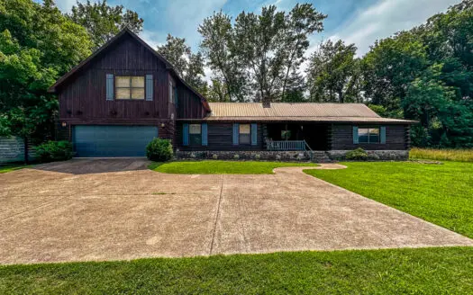 Log Cabin On The Banks Of The White River, Mountain View Arkansas