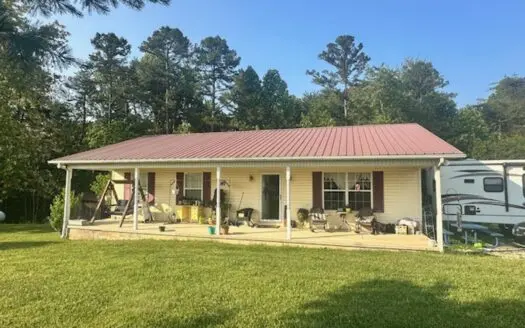 Quiet country home on circle drive.