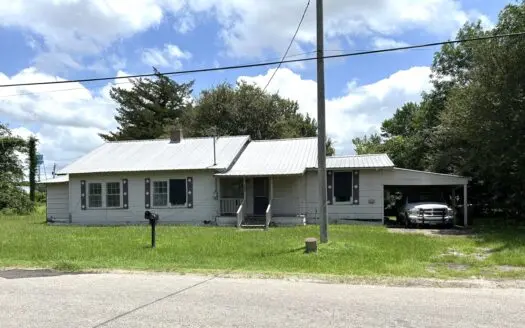 Starter or Investment Home For Sale in Bogata TX