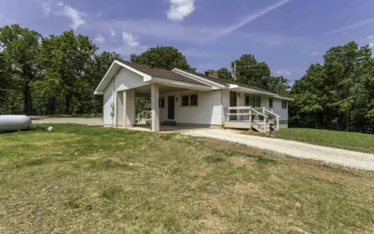 Country Home For Sale in Hardy, Arkansas