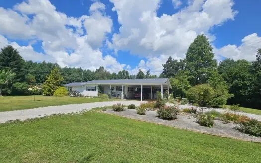 Country Home & 18.9 ac with a huge yard & woods for hunting in KY