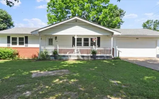 Well Maintained 3 Bedroom, 2 Bath Corner Lot in town