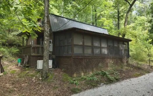 Cottage House on 10 Acres for Sale in Lobelville TN