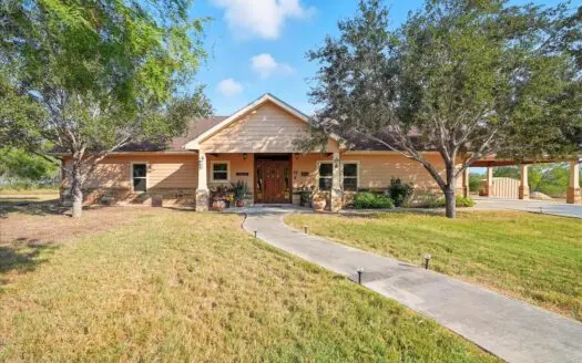 Custom Ranch-Style Home on 4 Acres | Live Oak County