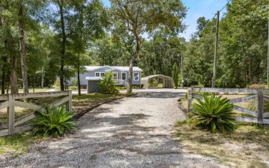 Country Home on Land For Sale in Chiefland Florida
