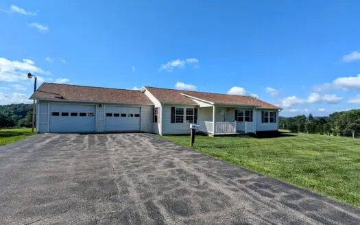 Vinyl Ranch for Sale in Floyd VA