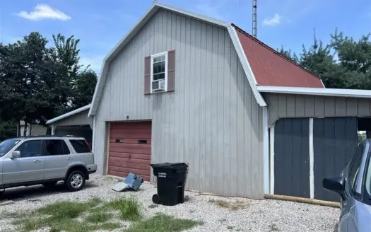 One bedroom 2 bath home near Scottsville Ky. for sale.