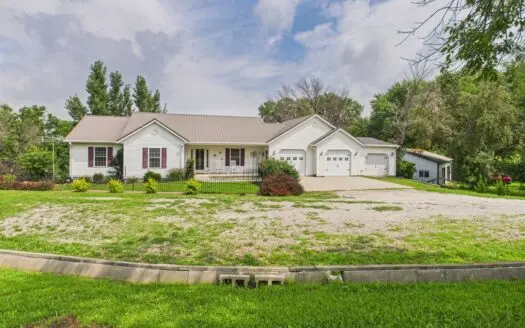 Country Retreat — Nearly 3-Acre Sanctuary