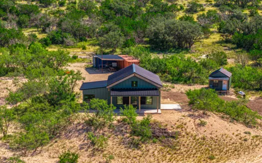 Turnkey 512-Acre Hunting Ranch in TX