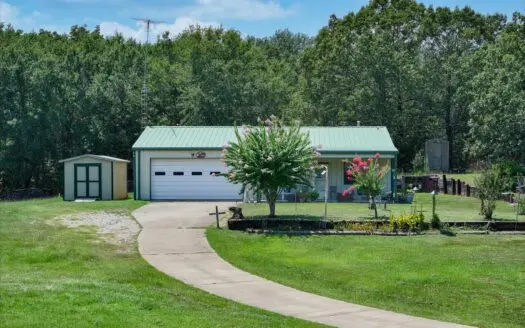 Country Home for sale in Alba, TX