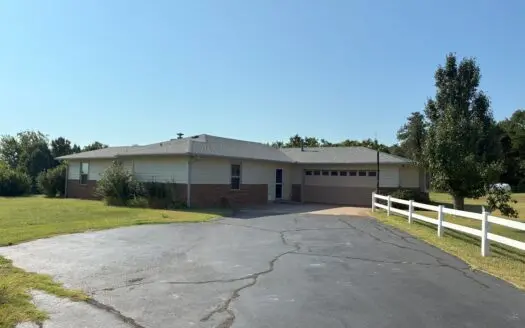 Country Home on 2.5 acres for Sale, Perry, Ok