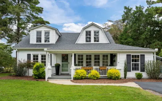 4BR Farmhouse on 2.8 AC with Pool – Pinetown, NC