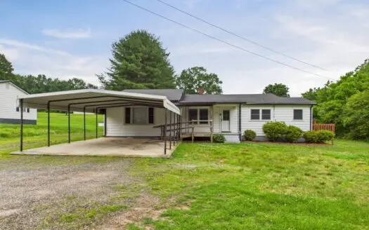 Charming 2-Bed, 2-Bath Home with Bonus Room in Taylorsville, NC