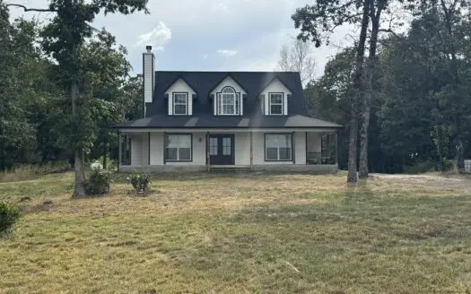 Home On Acreage For Sale in Kingston, AR