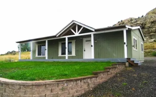 Charming Country Living with Panoramic Views!