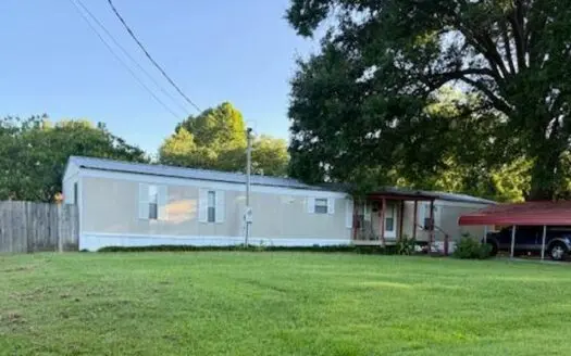 Serene Country Living in Maud, TX ! Schedule your showing today!!