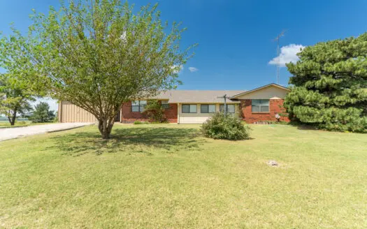 Country Homes located in Arapaho, Oklahoma for Sale