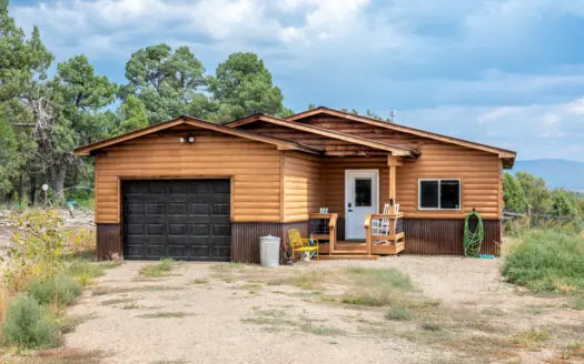 Secluded 3-Bedroom Mountain Retreat on 8 Acres