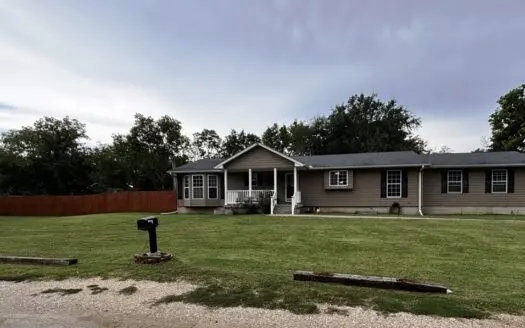 6 bedroom, 5 Bath home on corner lot for Sale In Humboldt, Kansas