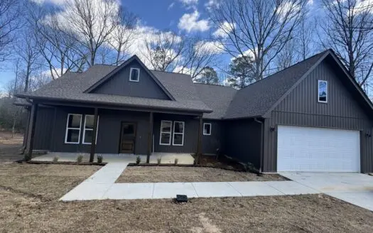 Modern Ranch on cul-de-sac on 2.95 Acres in East End, Arkansas
