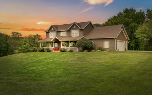 Gorgeous 4BD/3.5BA Country Home on 4 Private Acres in La Crosse