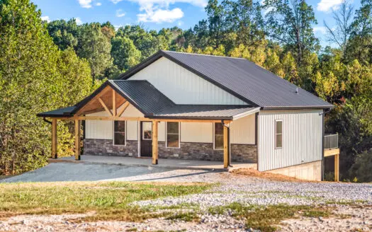 NEW 3 Bed Home Barndominum on 1.09 Acres Harrison & Branson