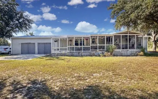 Well-Maintained Home For Sale on 1-Acre In Jennings, FL