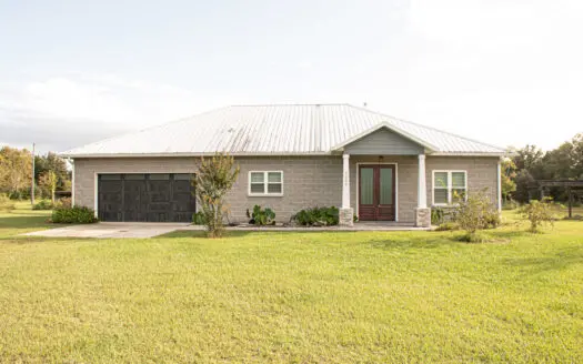 Gorgeous Block Home on 10 acres in Chiefland Astronomy Village!!